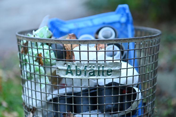 taz-sprache-menschen-mull-raf-hengameh-yaghoobifarah-moral-ulrike-meinhof