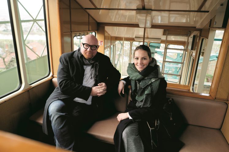 Sören Claus und Luise Fitzthum in der historischen Bergschwebebahn