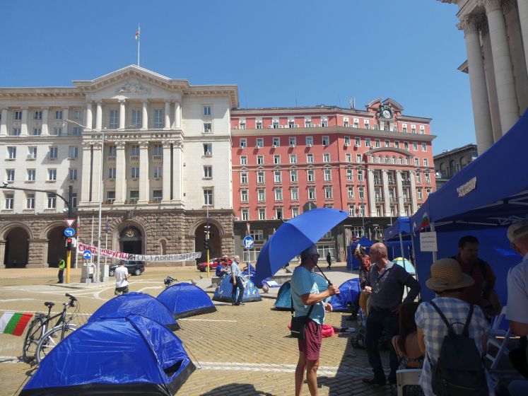 bulgarien-regierungschef-boiko-borissov-zange-protesten-kompromaten