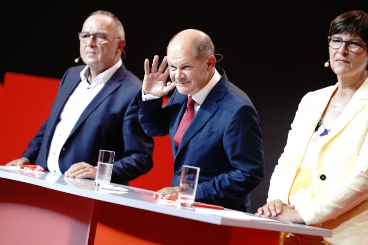 olaf-scholz-koalitionsfrage-kanzlerkandidatur-esken-borjans-linke-rote-Socken/ plus
