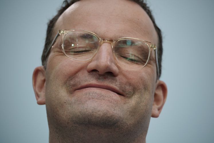 gesundheitsminister-jens-spahn-coronaleugner-gesundheitssystem-eugen-block
