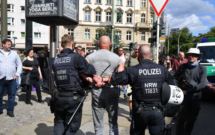 demonstration-corona-reichstag-sturm-reichsburger-rechtsextremisten