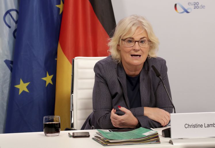 gendersternchen-generisches-femininum-narzissmus-sprache