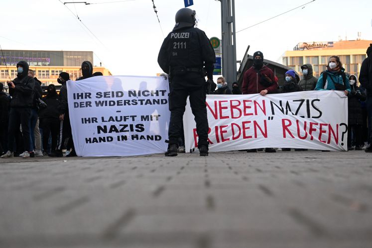 demokratie-widerstand-corona-nationalsozialismus-ddr-demonstrationen