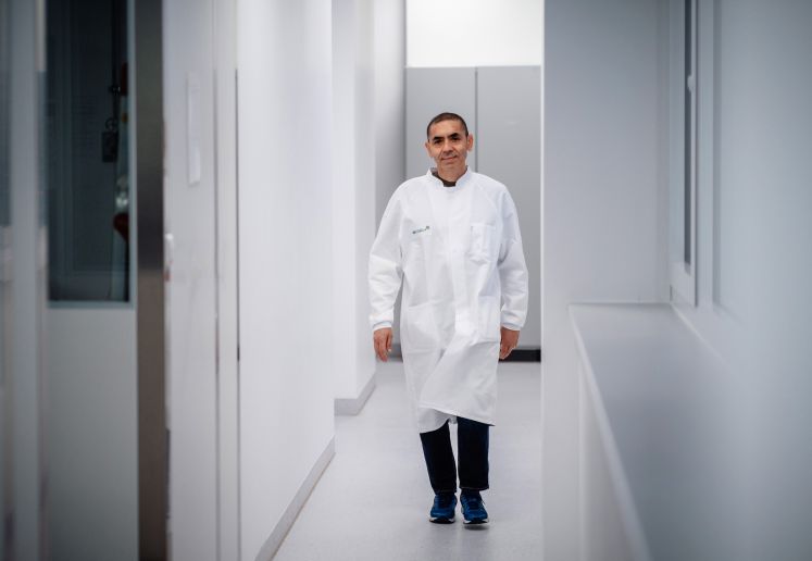 impfstoff-erfinder-deutsche-auslaender-oezlem-tuereci-ugur-sahin-migration