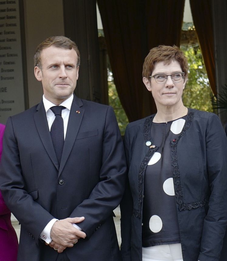 streit-strategie-unabhaengigkeit-eu-nato-usa-emmanuel-macron-annegret-kramp-karrenbauer