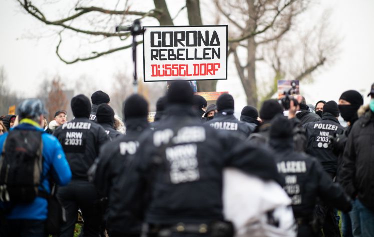 corona-links-rechts-politisches-spektrum-konvservativ-demonstration