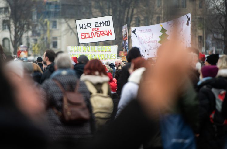 corona-querdenken-rechtsextremismus-beobachtung-verfassungsschutz-interview