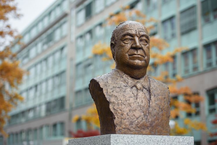 helmut-kohl-altkanzler-stiftung-maike-richter-kanzlerbungalow-akten