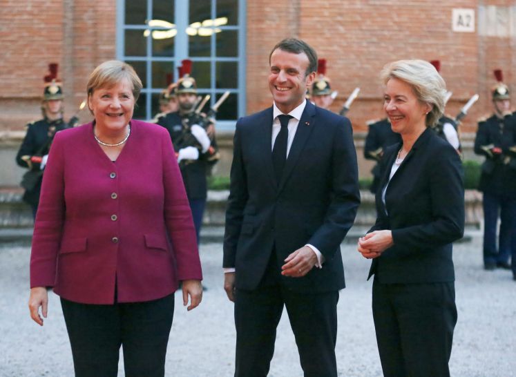 /Angela-Merkel-Emmanuel-Macron-Ursula-von-der-Leyen