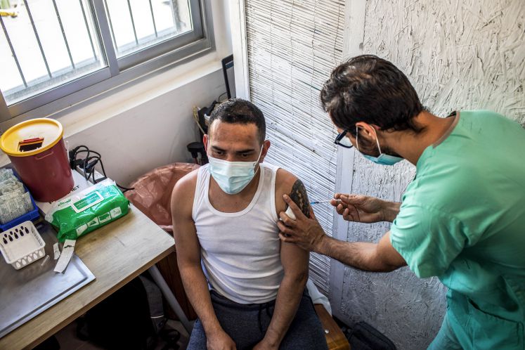israel-biontech-pfizer-impfstoff-gute-noten-ansteckung-wahlkampf