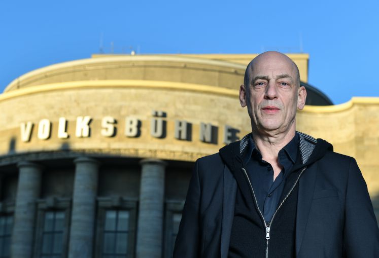 klaus-doerr-intendant-volksbuehne-vorwuerfe-sexuelle-belaestigung-me-too
