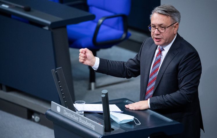 skandale-affaeren-nebentaetigkeiten-korrpution-masken-cdu-csu-bundestag-abgeordnete-typus-georg-nuesslein-nikolas-loebel