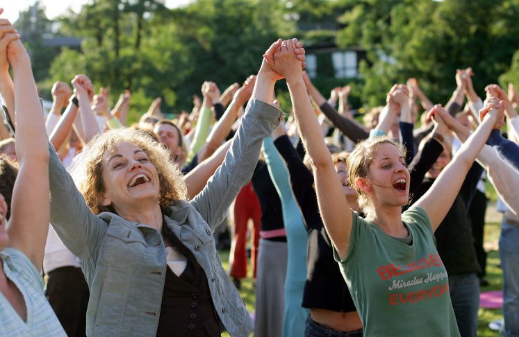 lach-yoga-lachen-corona-krise-sorgen-aengste