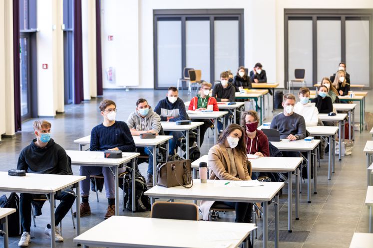sommer-schulen-lern-defizite-corona-impfungen-pruefungen
