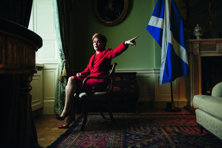 nicola-sturgeon-schottland-wahlen-eu-grossbritannien-unabhaengigkeit/plus