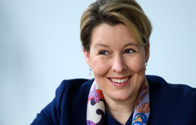 franziska-giffey-ruecktritt-bundesfamilienministerin-plagiat-doktorarbeit