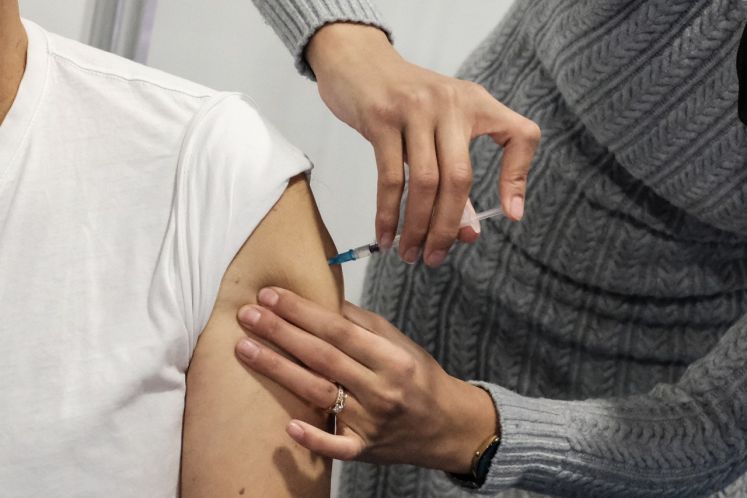 impfung-biontech-moderna-seltene-faelle-herzmuskelentzuendungen-bei-jungen-menschen