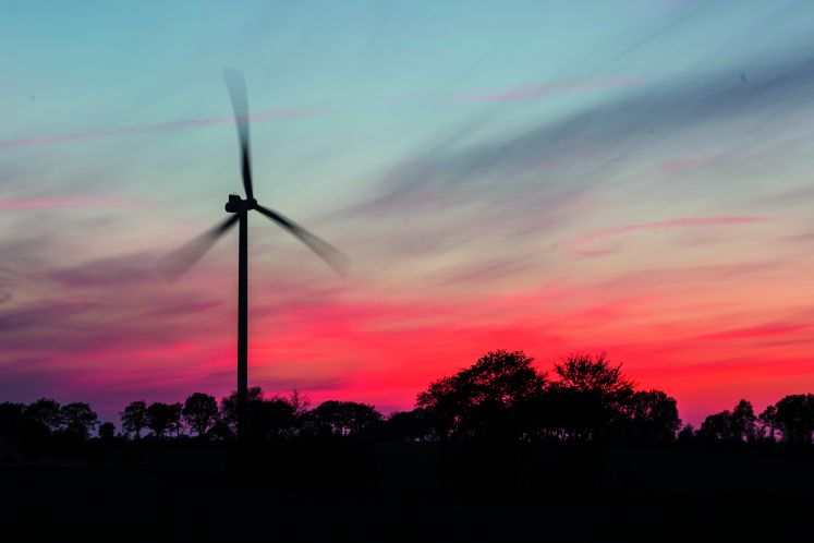Windrad in der Dämmerung
