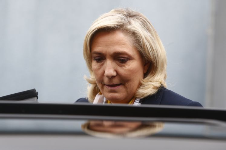 /ausland/frankreich-marine-le-pen-wird-rechts-ueberholt