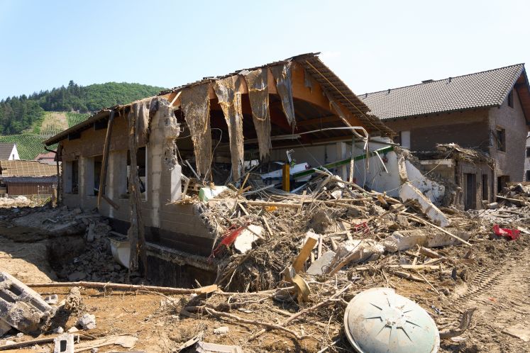 flut-katastrophenschutz-nordrhein-westfalen-reul-armin-schuster-seehofer-innenministerium-kritis