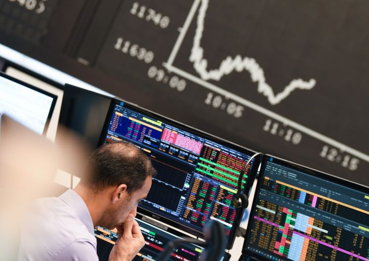 dokumentarfilm-wie-kommt-das-geld-in-die-welt-oeconomia-kapitalismus