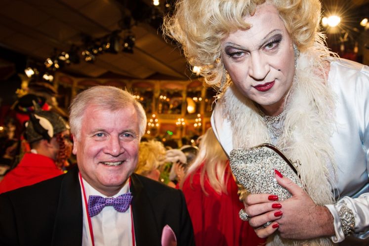 Horst Seehofer (l.) und Markus Söder (r.) als Marilyn Monroe verkleidet