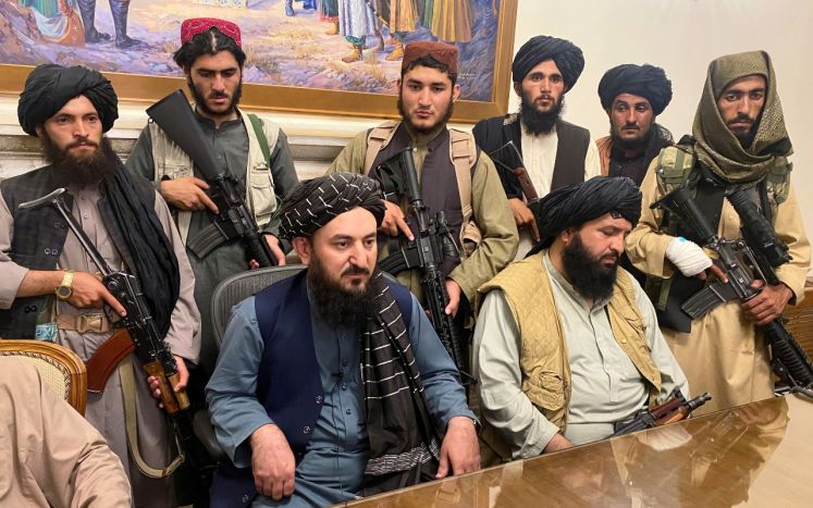Taliban-Kämpfer im Präsidentenpalast
