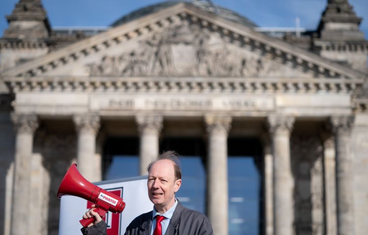 /innenpolitik/klage-gegen-abgeordnetenhauswahl-dit-is-namlich-nich-berlin-dit-is-die-berliner-spd-sonneborn-die-partei