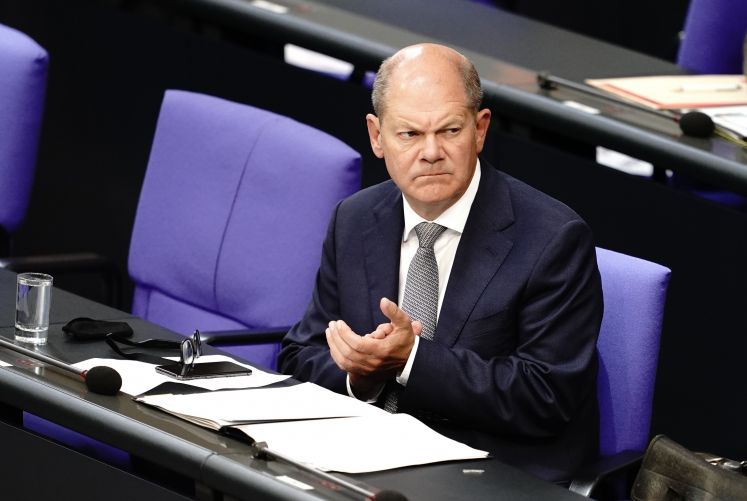 Olaf Scholz im Bundestag sitzend