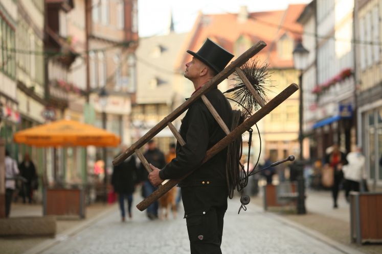 /kultur/grauzone-glueck-post-grundrechte