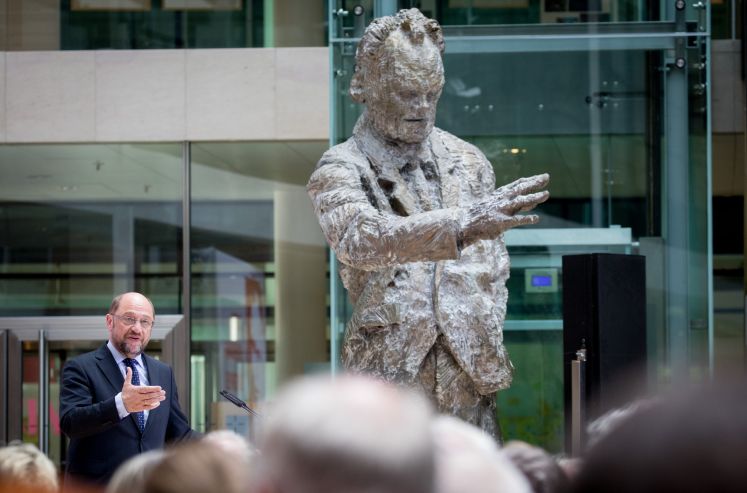 Statue im Willy-Brandt-Haus