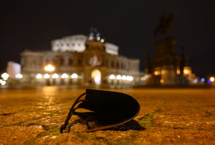 Covid-Maske vor der Semperoper