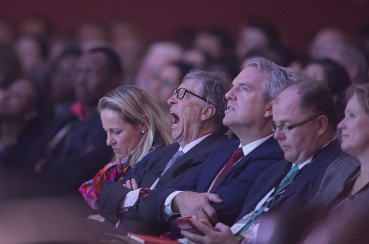 wirtschaft/bill-gates-superreiche-oxfam-philanthrophie-corona