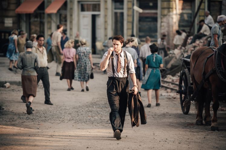 Max McLaughlin (Taylor Kitsch)