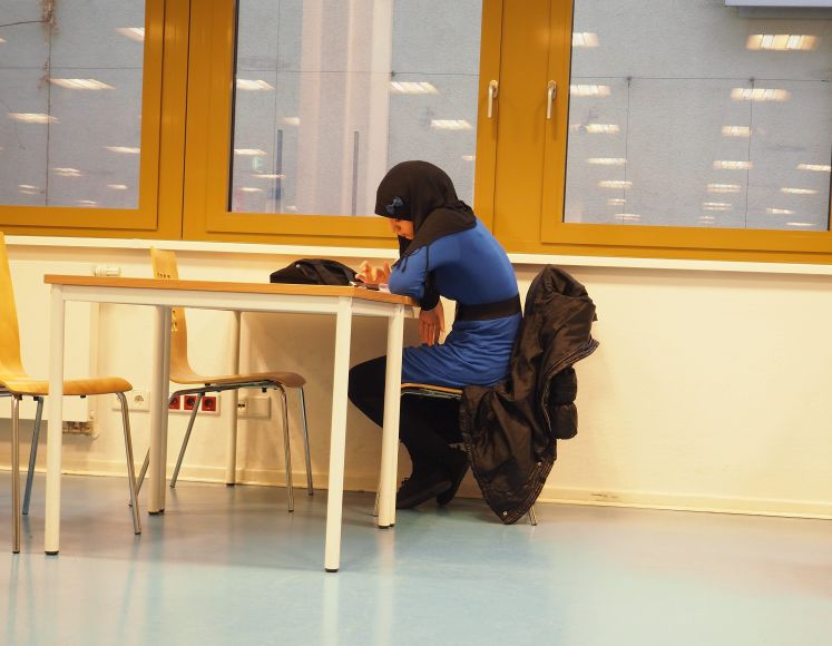 Mädchen mit Kopftuch