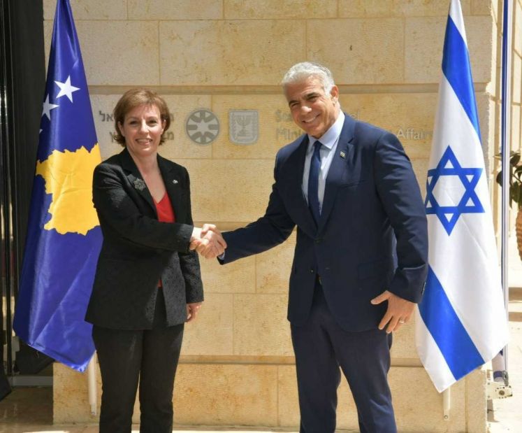 Donika Gërvalla-Schwarz, Yair Lapid