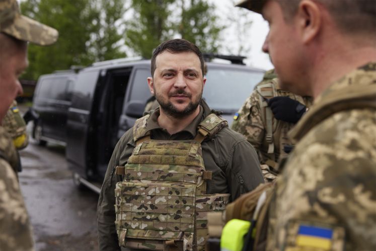 Der ukrainische Präsident Selenskyj auf Truppenbesuch