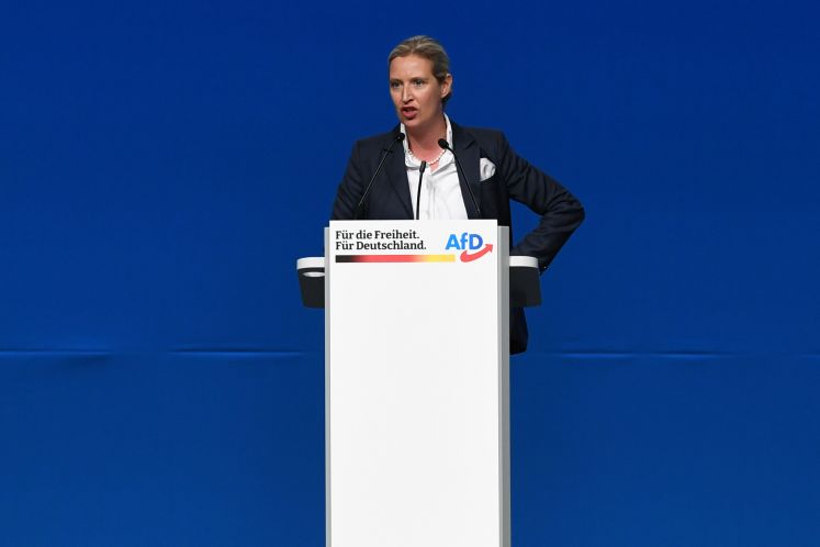 Alice Weidel hält eine Rede auf dem AfD-Parteitag