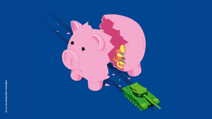 Sparschwein durch einen Panzer entzwei gefahren