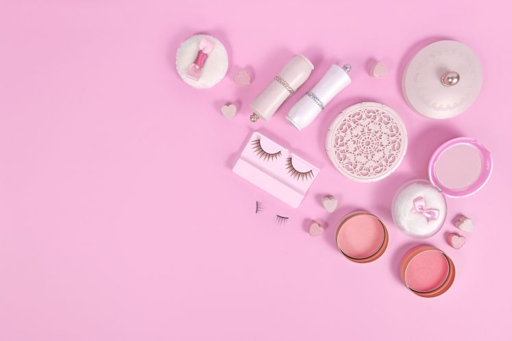 Schönheitsutensilien und Fake-Produkte