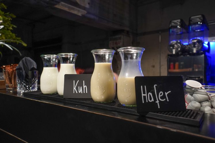 Milch und Hafermilch