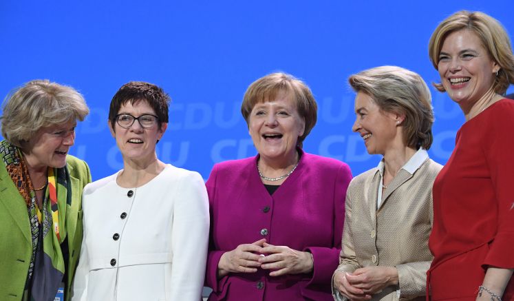 Grütters, Kramp-Karrenbauer, Merkel, von der Leyen, Kloeckner