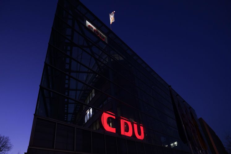 CDU-Zentrale vor nächtlichem Himmel