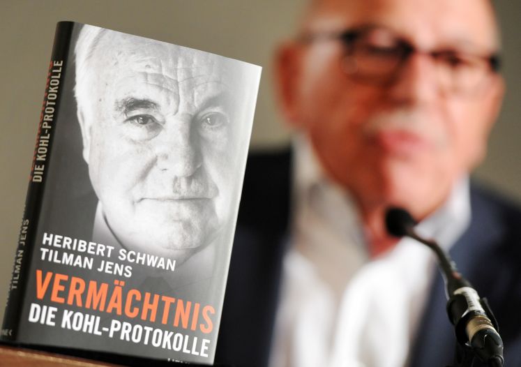 Heribert Schwan präsentiert Kohl-Buch