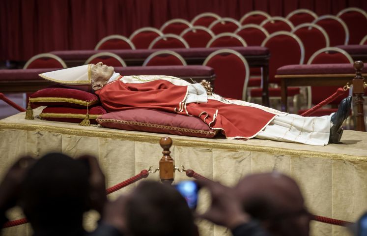 Benedikt XVI. im Petersdom