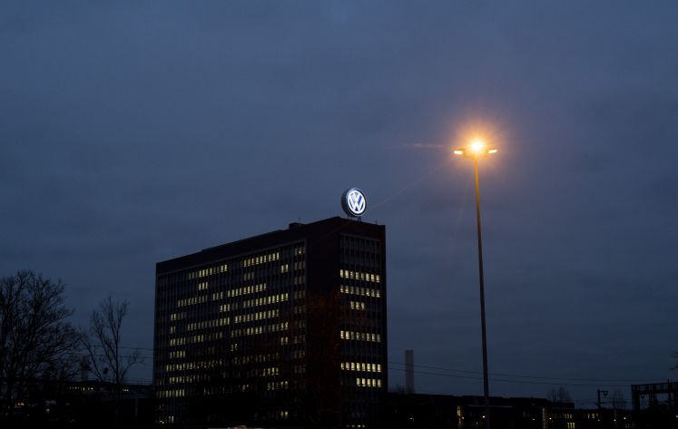 VW-Hochhaus am Abend