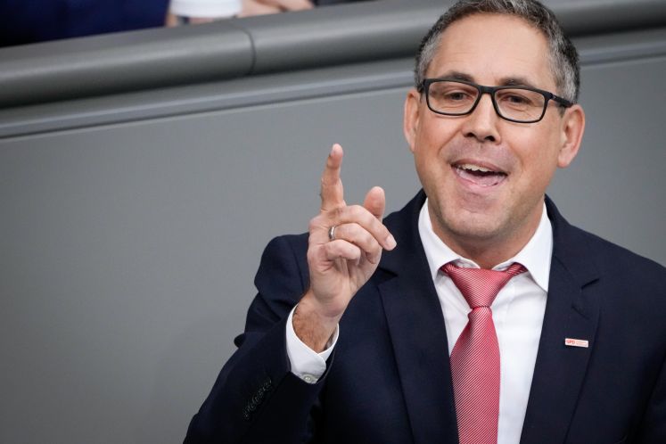  Michael Schrodi von der Partei SPD im Portrait bei seiner Rede zur Debatte Untersuchungsausschuss - Warburg Bank bei der 97. Sitzung des Deutschen Bundestag in Berlin 