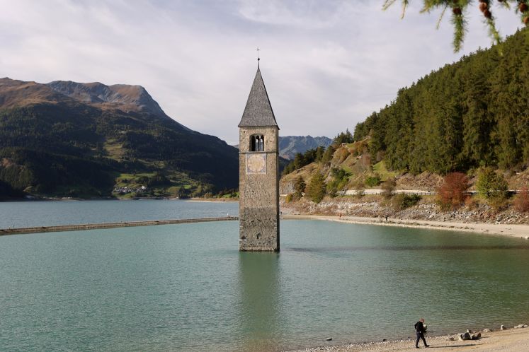 Kirche im See