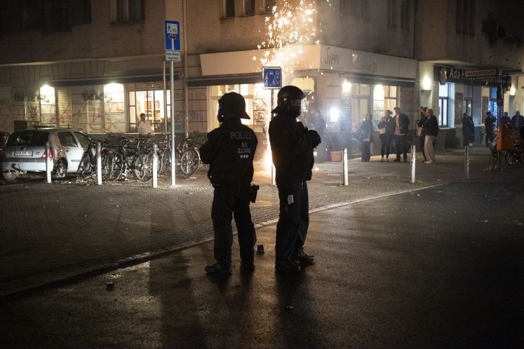 Einsatzkräfte der Polizei in Kreuzberg / dpa